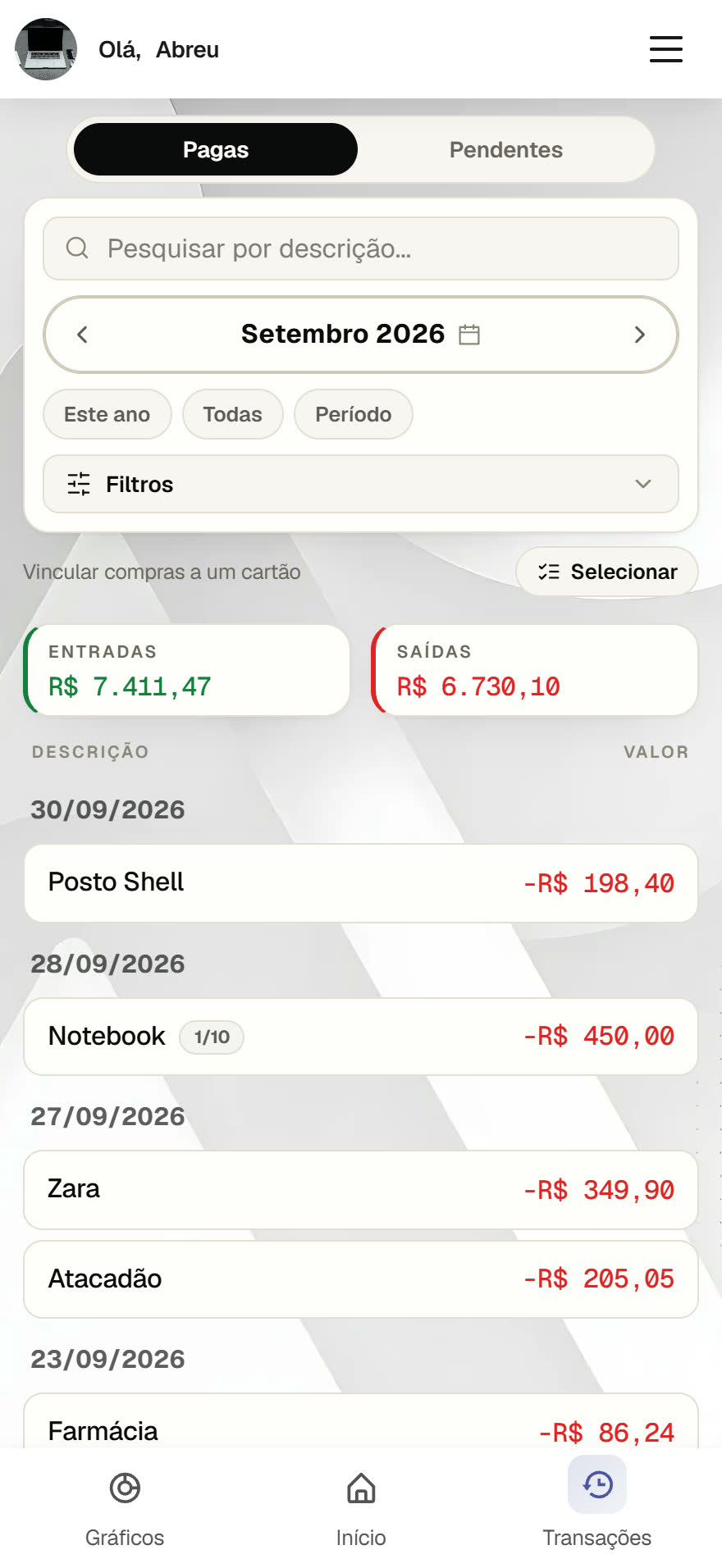 Tela de transações do Gastto com filtros por mês e lista de lançamentos